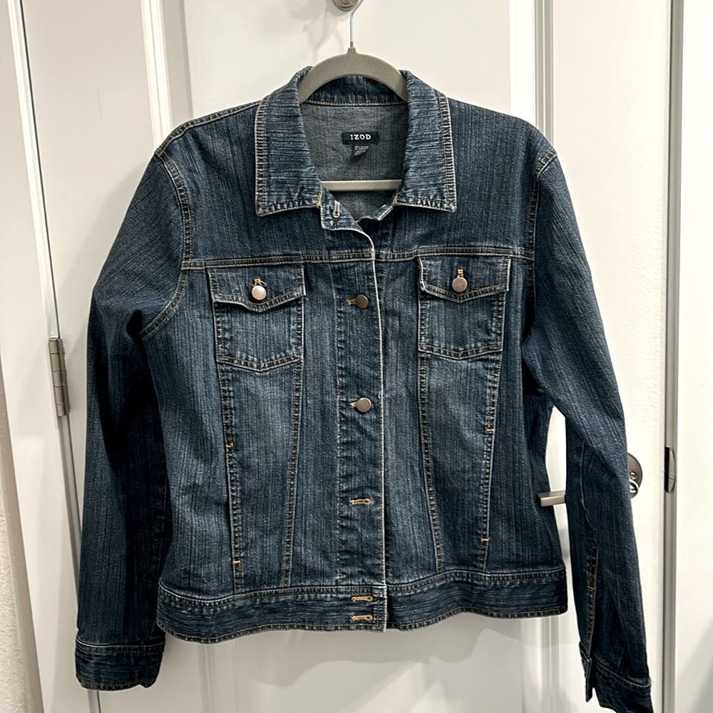 IZOD Jean jacket. Vintage. Size large. Great Jean jacket for fall.